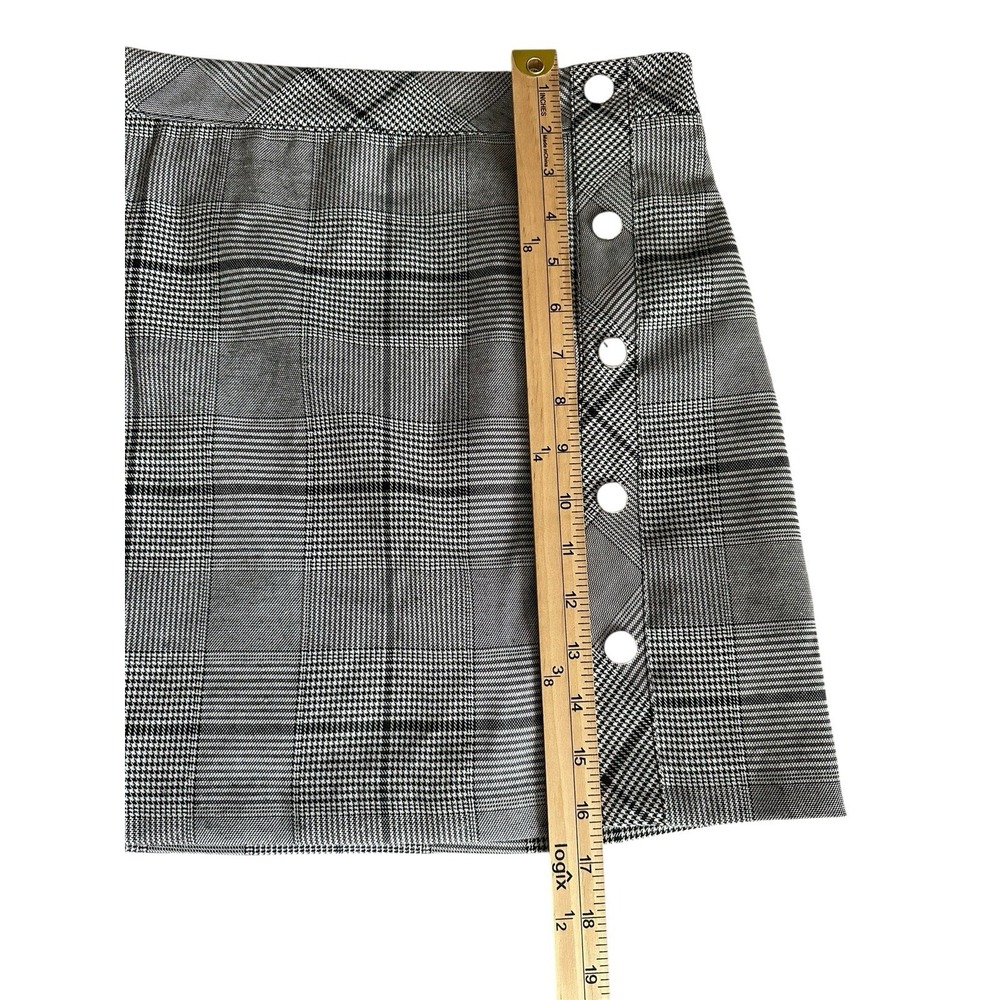 J.O.A. Plaid Mini‎ Skirt Medium Black White Silver Buttons Lined Side Zip Preppy - Picture 8 of 9